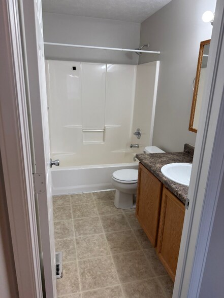 Building Photo - 2736 Koven Dr