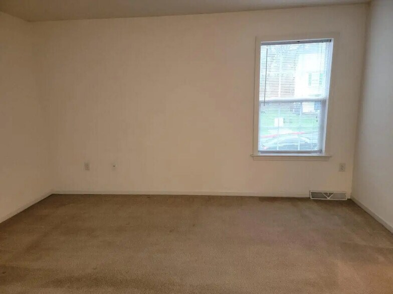 Building Photo - 701 Winding Ln