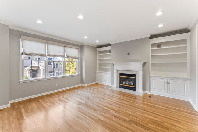 Building Photo - 4 Woods Way