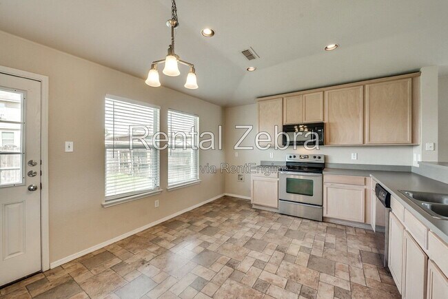 Building Photo - 752 Vista Verde Dr