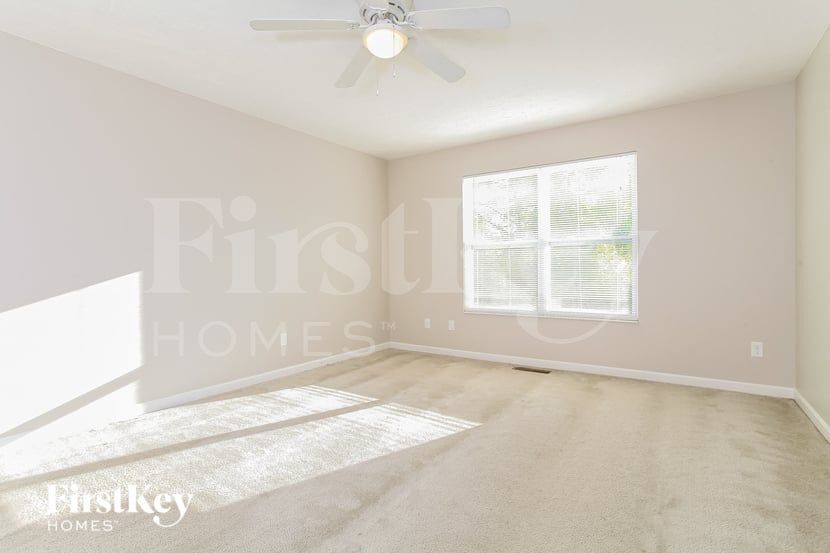 Building Photo - 3277 Blue Springs Dr