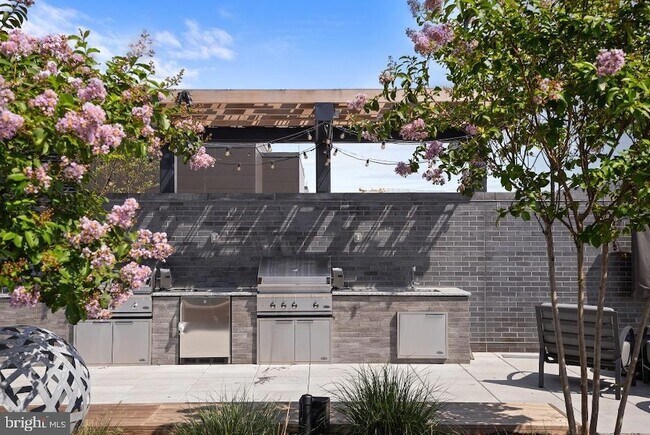 Building Photo - 70 N Street SE Unit 913