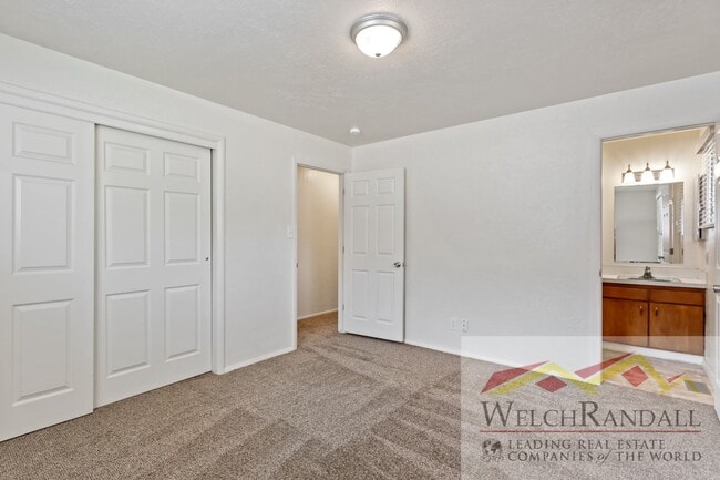 Building Photo - Elegant Layton Home Offering Space, Style,...