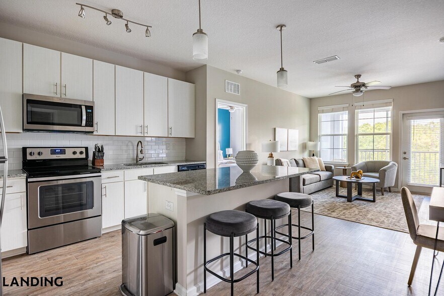 Building Photo - 2300 Tapestry Park Dr