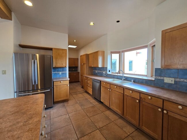 Building Photo - 74 Monte Alto Rd