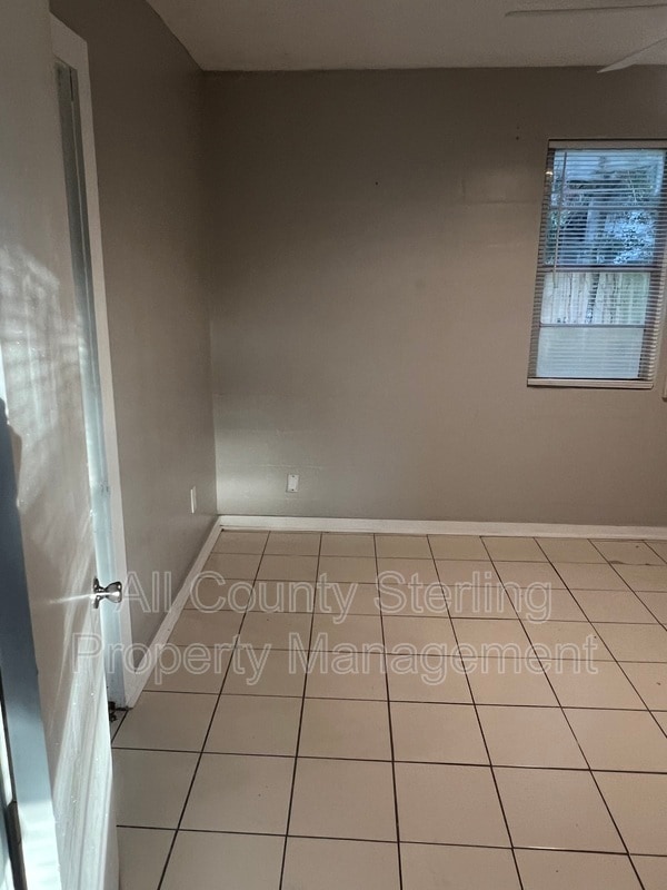 Building Photo - 521 SE 14th Terrace