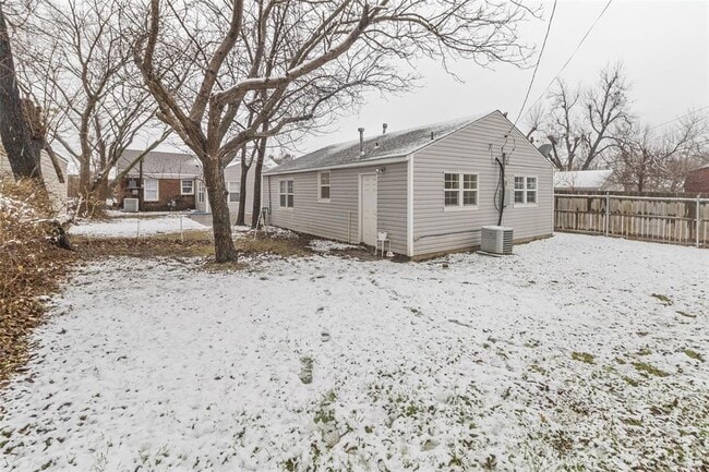 Building Photo - 2321 NW 33rd St