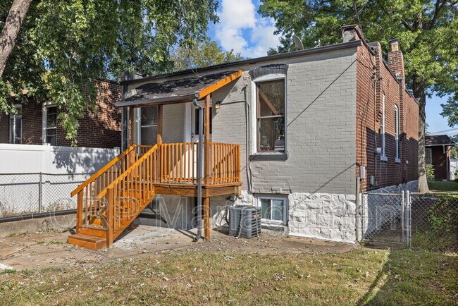 Building Photo - 5033 Ray Ave