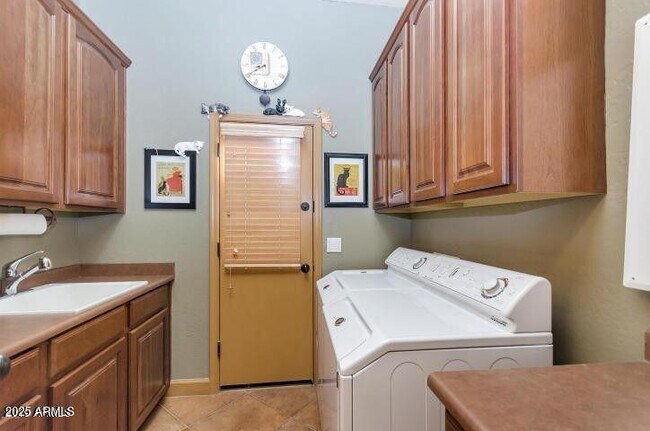 Building Photo - 4842 E Firestone Dr