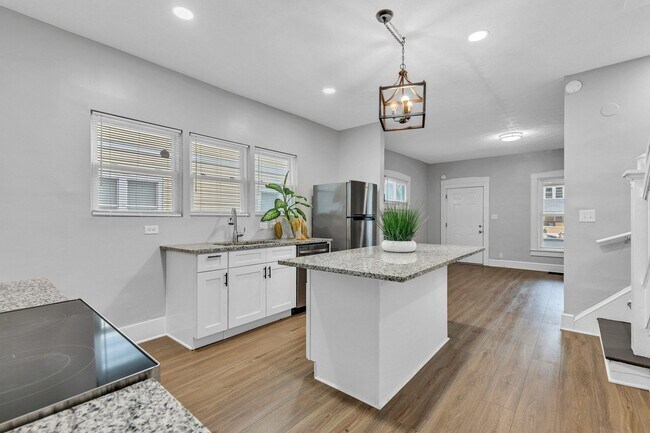 Building Photo - 3628 Birchwood Ave