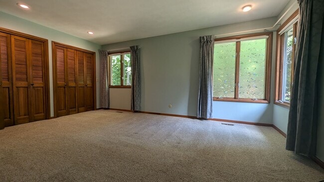 Building Photo - 7907 W R Ave