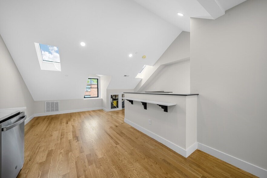 Building Photo - 84 Bunker Hill St