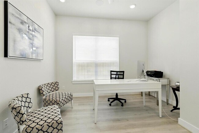 Building Photo - 26923 Arethusa Ct