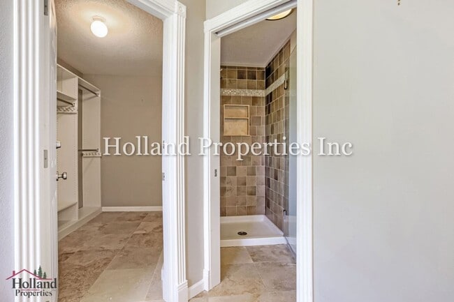 Building Photo - 16308 SW Timberland Dr