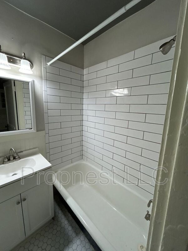 Building Photo - 316 S Cleveland St