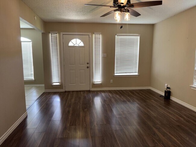 Building Photo - 2029 Laney Dr