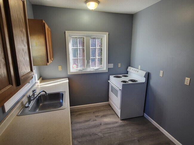 Building Photo - 33 Baldwin St