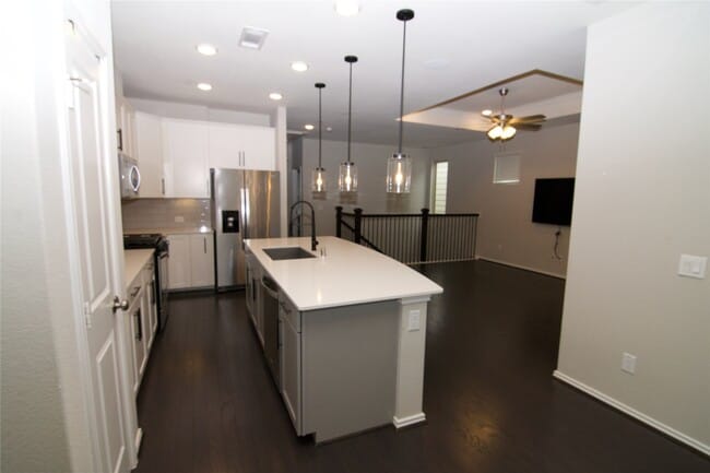 Building Photo - 10957 Cannes Memorial Dr