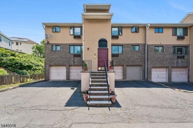 Building Photo - 112 Mill St