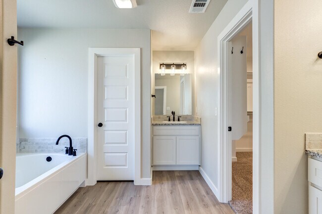 Building Photo - 1614 141st St