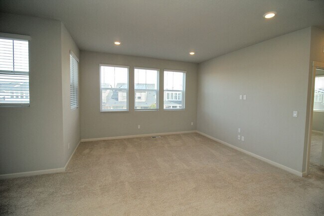 Building Photo - 3923 SE 70th Ave