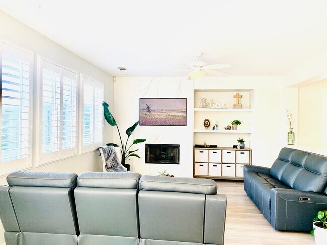 Building Photo - ***GORGEOUS 4BD/2.5BA HOUSE AVAILABLE IN O...