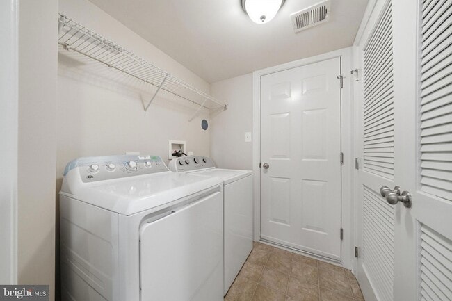 Building Photo - 8921 Amelung St