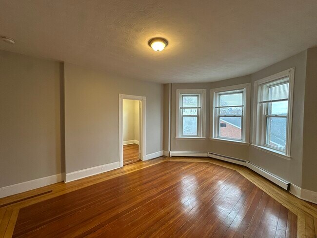 Building Photo - 39 Forest St