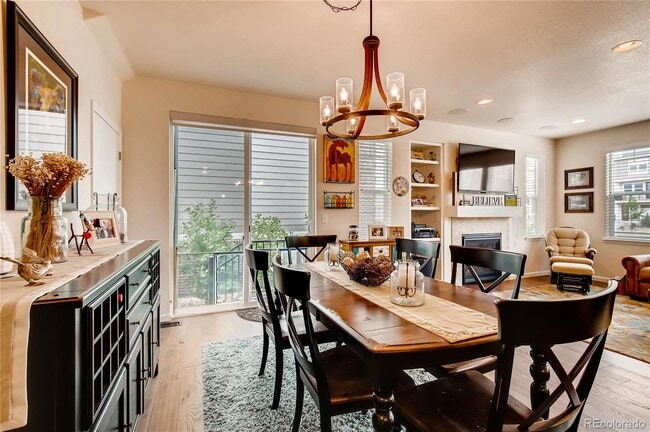 Building Photo - 511 E Hinsdale Ave