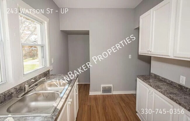 Building Photo - 243 Watson St