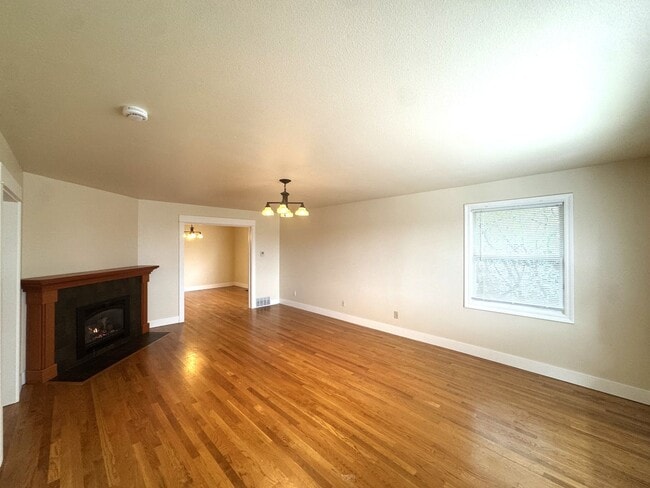 Building Photo - 1735 24th Ave