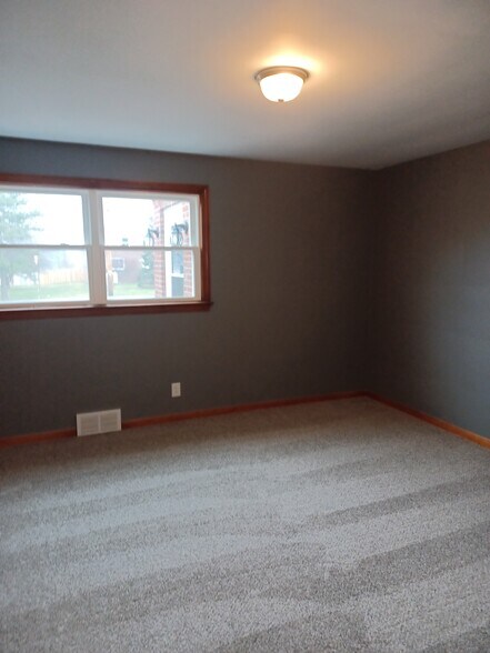 Building Photo - 21 East and West Rd