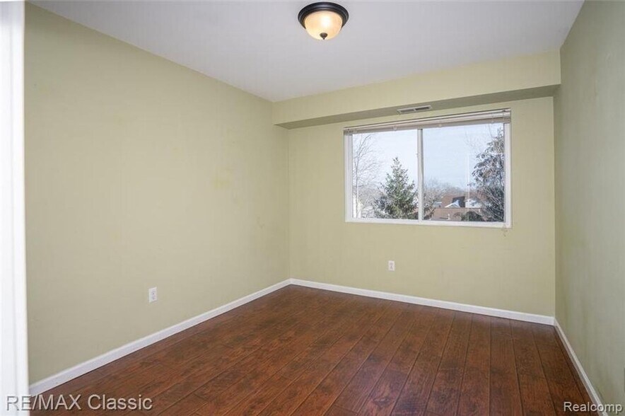 Building Photo - 3072 Schoolhouse