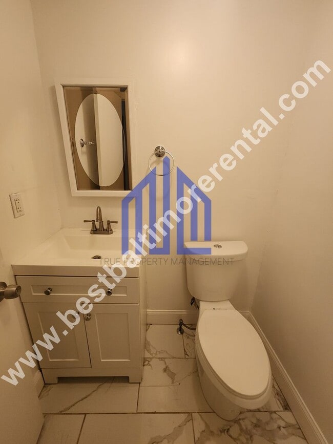 Building Photo - Spacious 3 Bedroom in East Baltimore