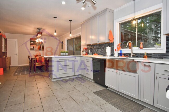 Building Photo - 4 Bed, 3 Bath Home in Ruston