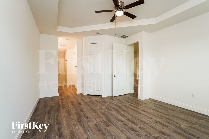 Building Photo - 741 Chestnut St E