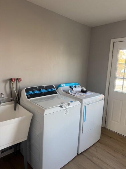 Building Photo - 3420 Wilkens Ave