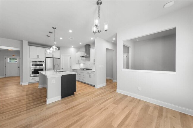 Building Photo - 96 Fairway Dr