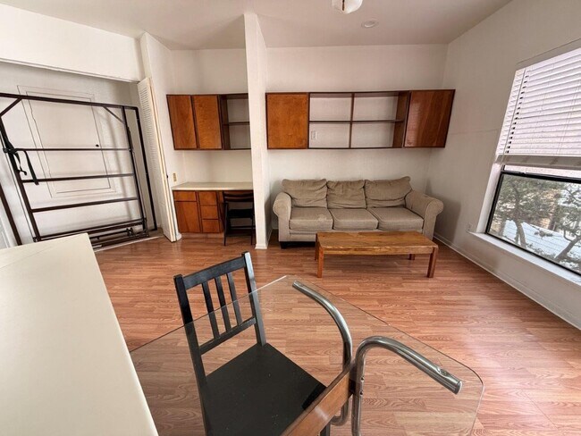 Building Photo - 7901 Cambridge St