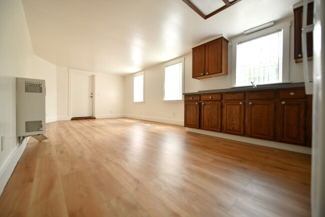 Interior Photo - 2p007 - 530-536 41st St. Oakland