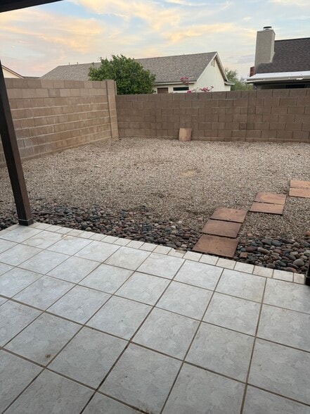 Building Photo - 2601 W Camino del Medrano