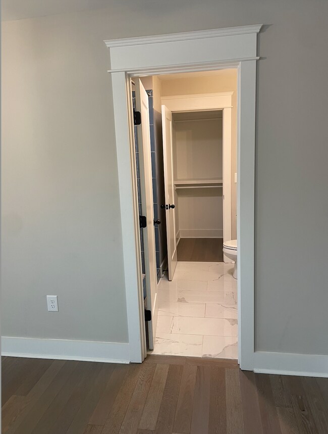 Building Photo - 1001 Thomas Ave