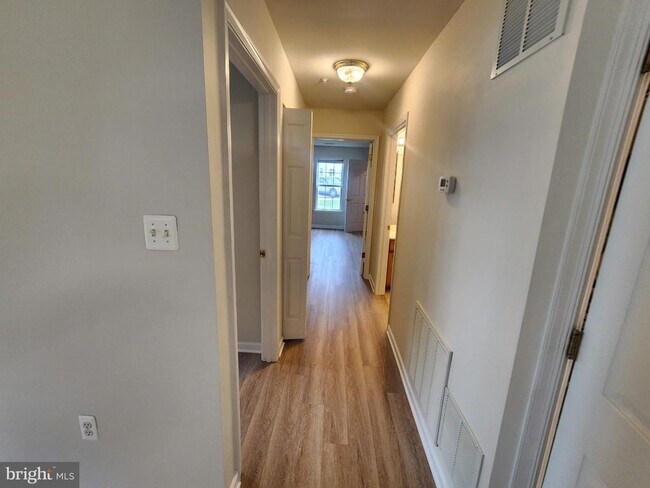 Building Photo - 2029 Windsong Dr