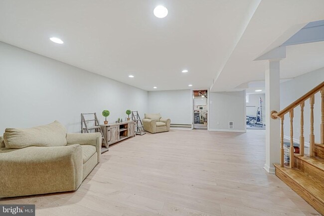 Building Photo - 6812 Beechview Dr