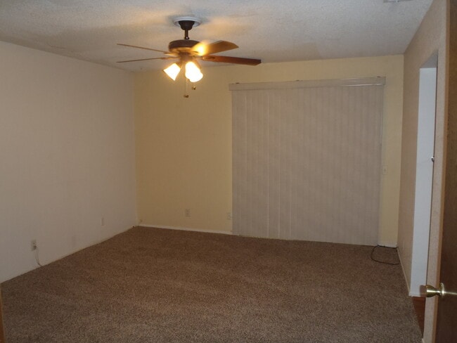 Building Photo - 1249 Mountain View Dr
