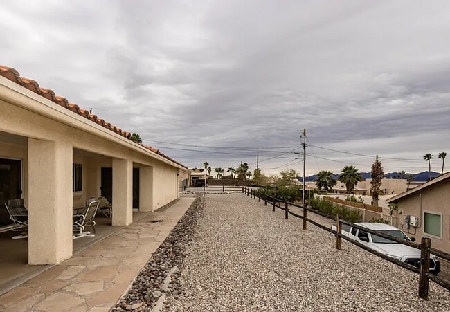 Building Photo - South Side 3 Bedroom Home-Rent Now REDUCED