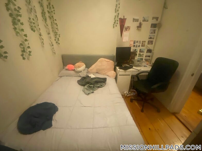 Building Photo - 44 Delle Ave