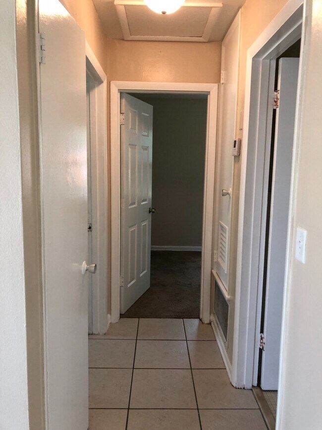 Building Photo - 3 Bed 1 Bath Home | Pet Friendly | Carport...