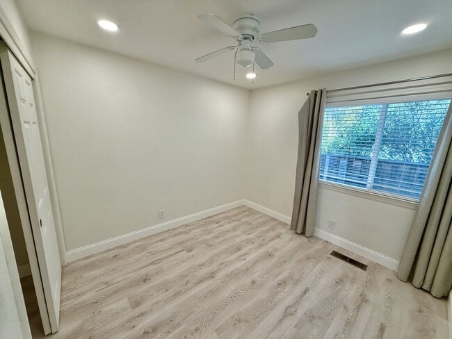 Building Photo - Quiet Cul de Sac Home in Gilroy