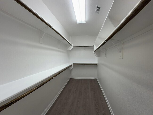 Building Photo - 1841 Basin Trl